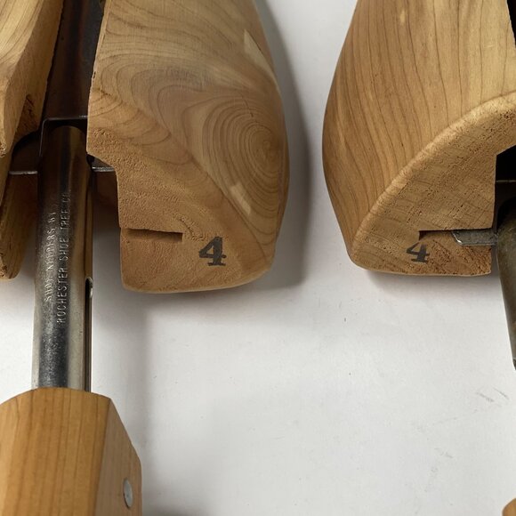 Rochester Shoe Tree Co. Shoe Keepers Cedar Adjustable Width #4 Shoe Trees - Picture 3 of 11